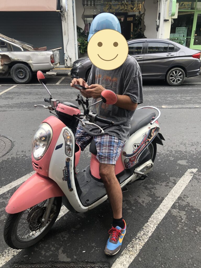 実際に乗っていた原付。この後、検挙されるとも知らず・・・