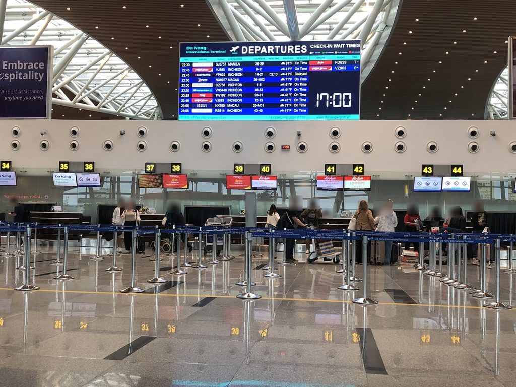 同じダナン国際空港の出発ロビー。カウンターの受付が終わり、誰も並んでいない状態