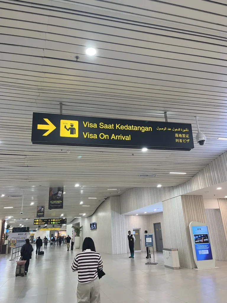 アライバルビザ(Visa On Arrival)の案内板